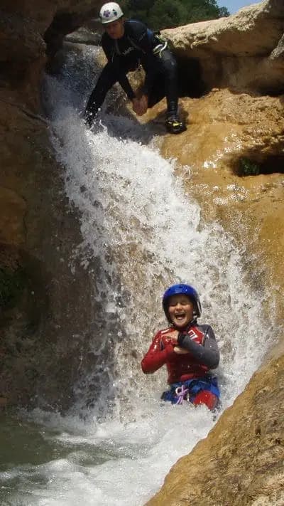 Barranquismo en el Pirineo Aragonés en familia, cerca de Murillo de Gállego