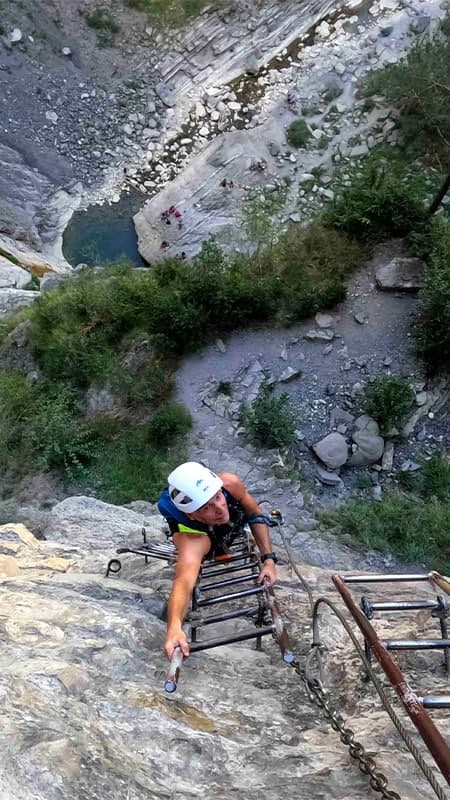 Via ferrata del Sorrosal à Broto : escaladez la paroi de la cascade de vos propres mains