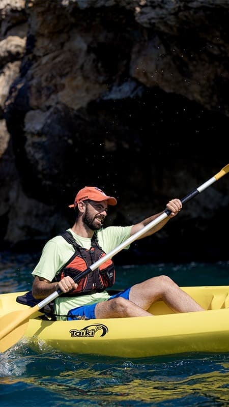 Open Kayak en el mar Sitges-Els Colls 3h con picnic y snorkel