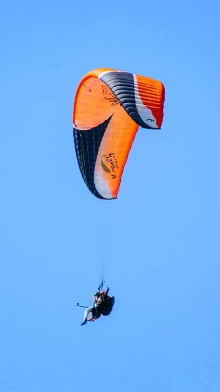 Madrid: 30 min paragliding flight as a couple with video