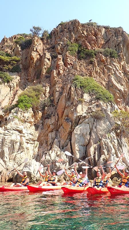 Costa Brava: Ruta guiada de 2h amb open caiac doble i snorkel a Cala Canyelles a Lloret de Mar