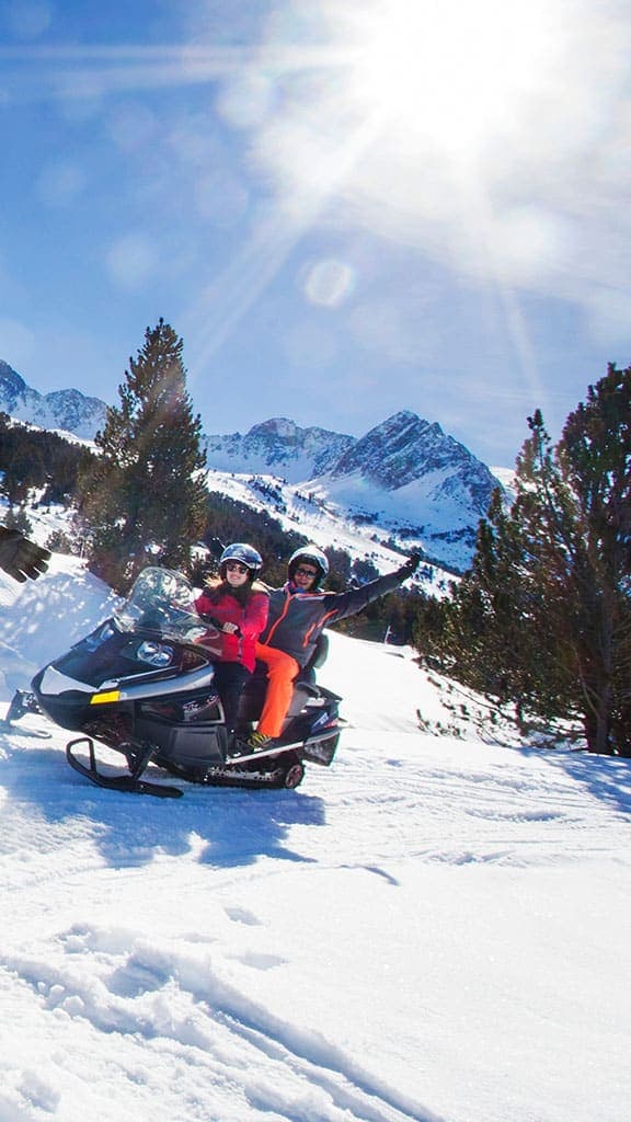 Andorra: Private Guided Snowmobile Tour 2h – Grau Roig