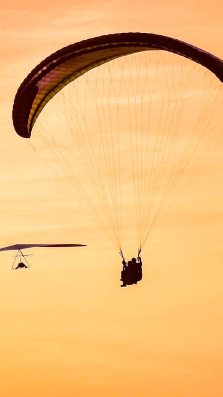 Madrid: 30 min paragliding flight with video over mountainous areas