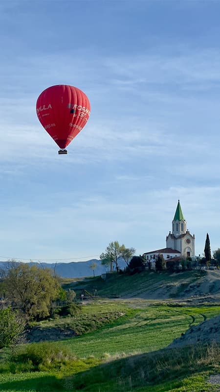 Vol amb globus sobre la Vall de Ges de 1h15 a Vic