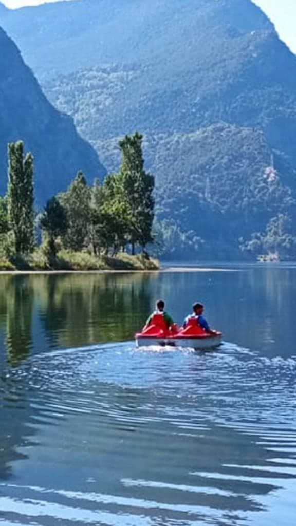 Patinete de agua a pedales en el Lago de La Torrassa – 30min de relax en familia | RocRoi