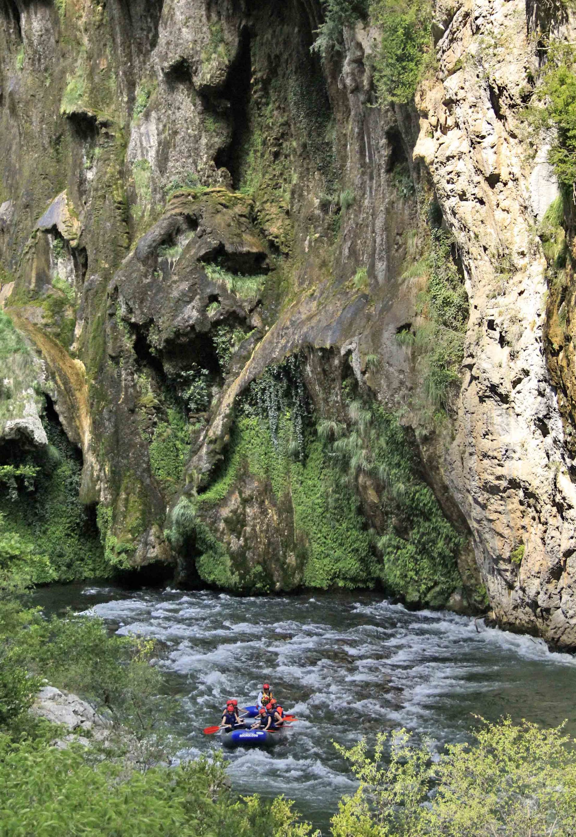 Exclusive Rafting in the Pyrenees from Baén to Collegats — Llavorsí