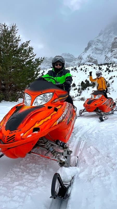 Formigal-Panticosa: Ruta guiada nocturna amb motos de neu de 2h