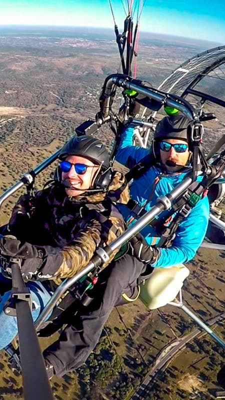 Madrid: Paramotor or paratrike flight with video over La Muela in Guadalajara