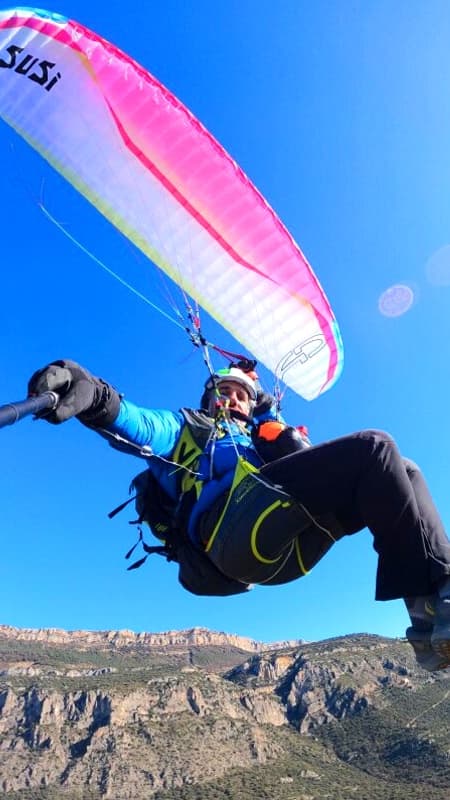 Vol en Parapent Matinal a Àger: Descens Suau sense Turbulències sobre la Serra del Montsec