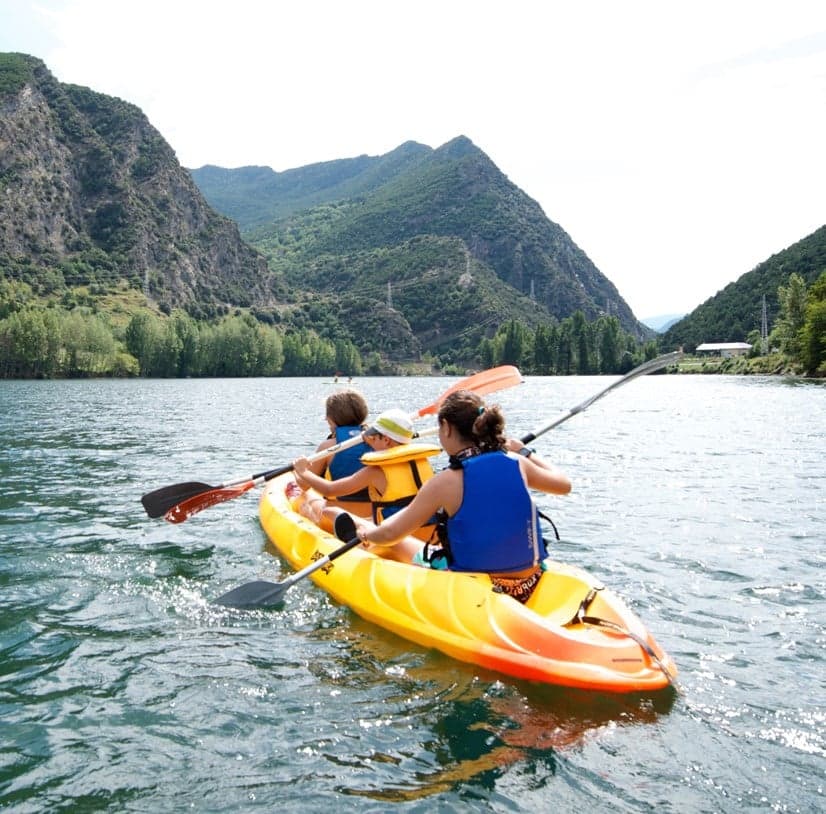Alquiler de Kayak en el Lago de la Torrassa: navegar por el Parc Natural de l'Alt Pirineu