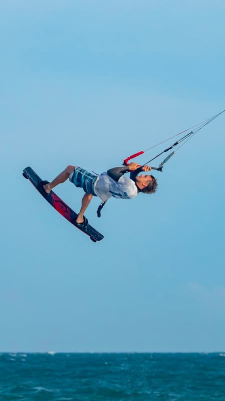 Tarifa: Curs de kitesurf per a 4 persones de 3, 4 o 5 dies - Nivell avançat