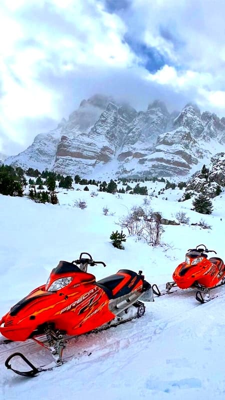 Formigal-Panticosa: Ruta guiada amb motos de neu de 2h