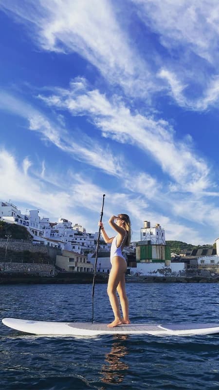 Granada: Excursió guiada amb pàdel surf de 2h per la badia de la Caleta a l'entorn natural de la Salobreña