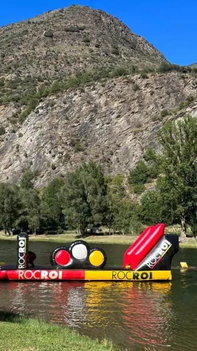 Parque Acuático Hinchable 1h en Lago de La Torrassa, Pirineo Catalán