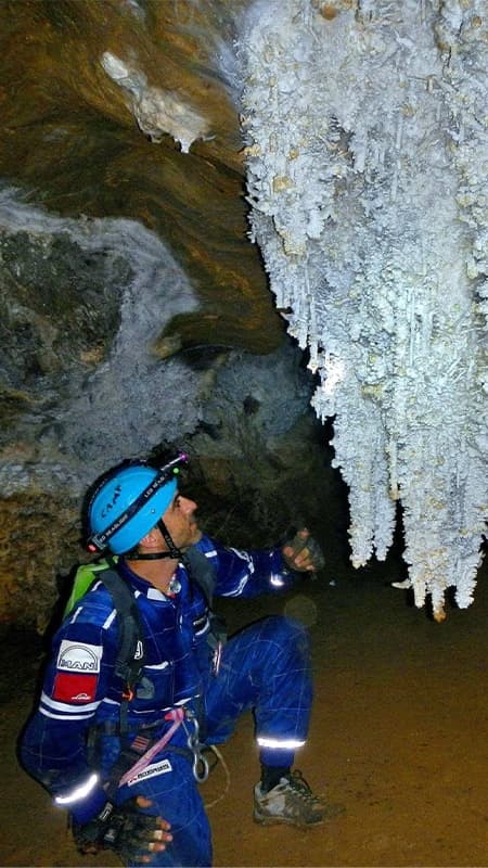 Serra de las Nieves: Espeleologia en càmeres subterrànies naturals de 3h a Marbella 