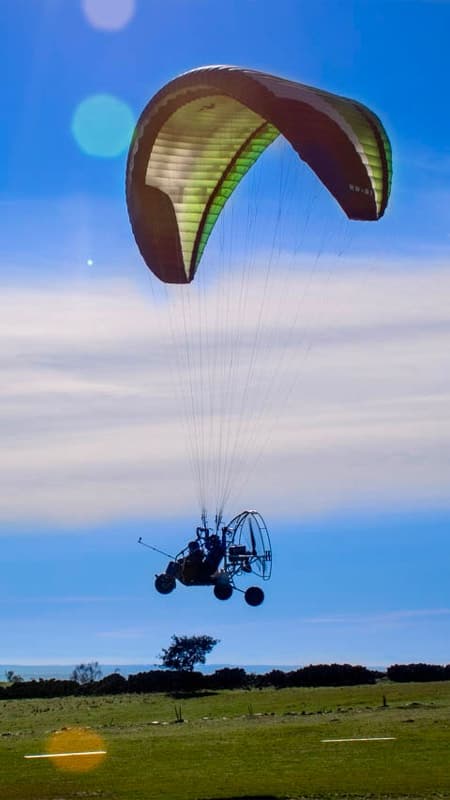 Madrid: 40 min paramotor or paratrike flight with video over the Henares river