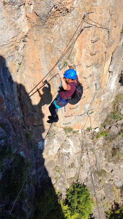 Vía Ferrata Tossal de Miravet (K4) en Pont de Suert: tres tramos, tirolina y Pirineos de verdad