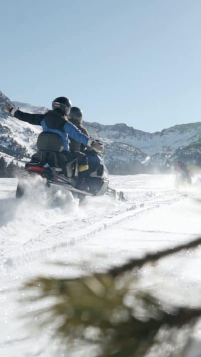 Andorra: Ruta guiada en moto de nieve doble exclusiva 1h – Grau Roig