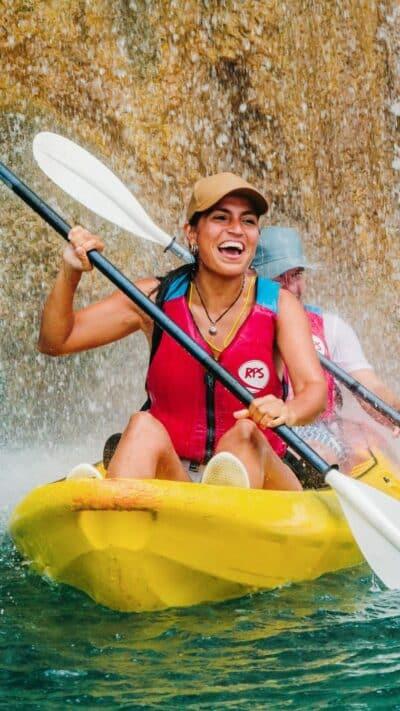 Ruta guiada en kayak por los Acantilados de Nerja y la Cascada de Maro