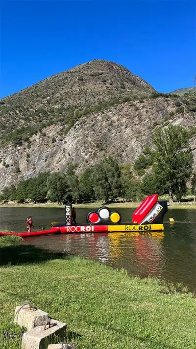 Parque Hinchable Acuático en Lago de la Torrassa con RocRoi