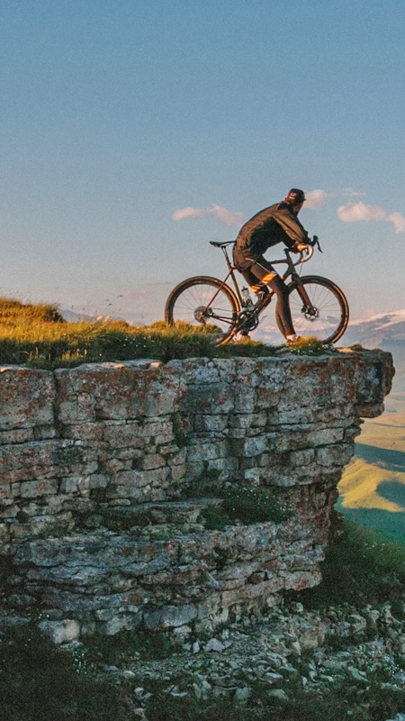 Alquiler Bicicleta Eléctrica, E Bike con vistas a Mont-Rebei y el valle de Àger en Lleida