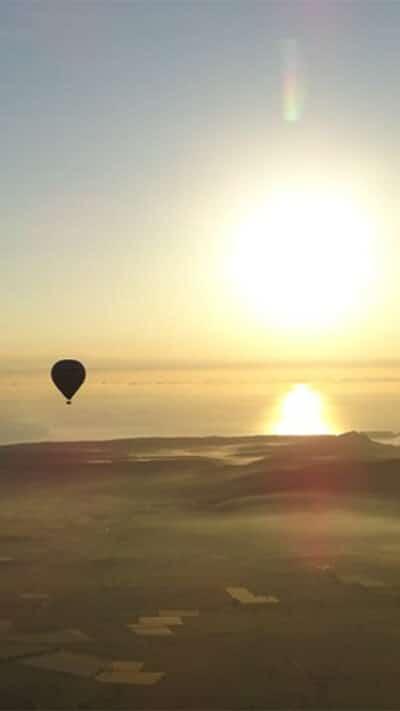 Vuelo en Globo sobre la Costa Brava: amanecer sobre el Mediterráneo y las Islas Medas